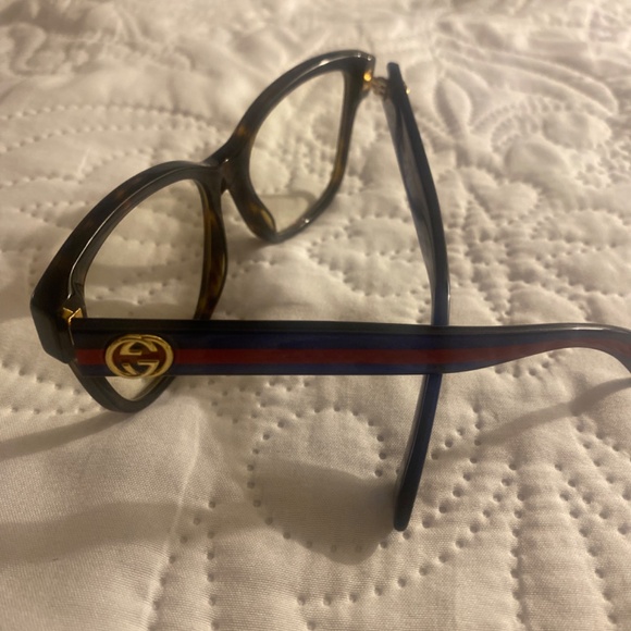 Gucci Eyeglasses - Picture 3 of 4